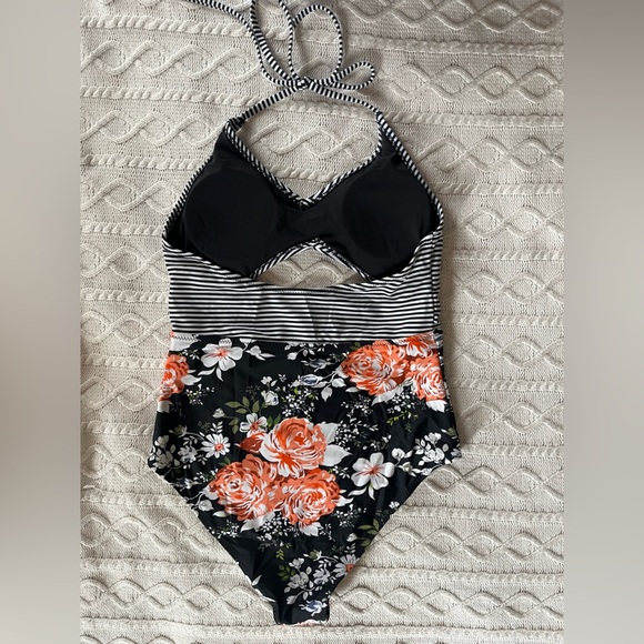 Cupshe Black & White Striped Floral One Piece Swimsuit Women’s Size Medium - Picture 8 of 12
